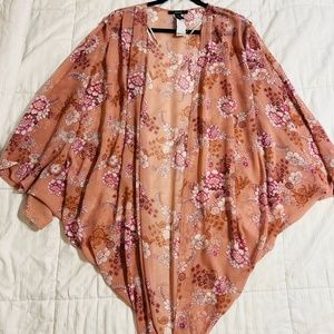 Beautiful Floral Kimono - size L/XL